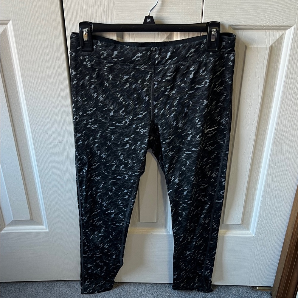 Nike Black and Gray Patterned Leggings